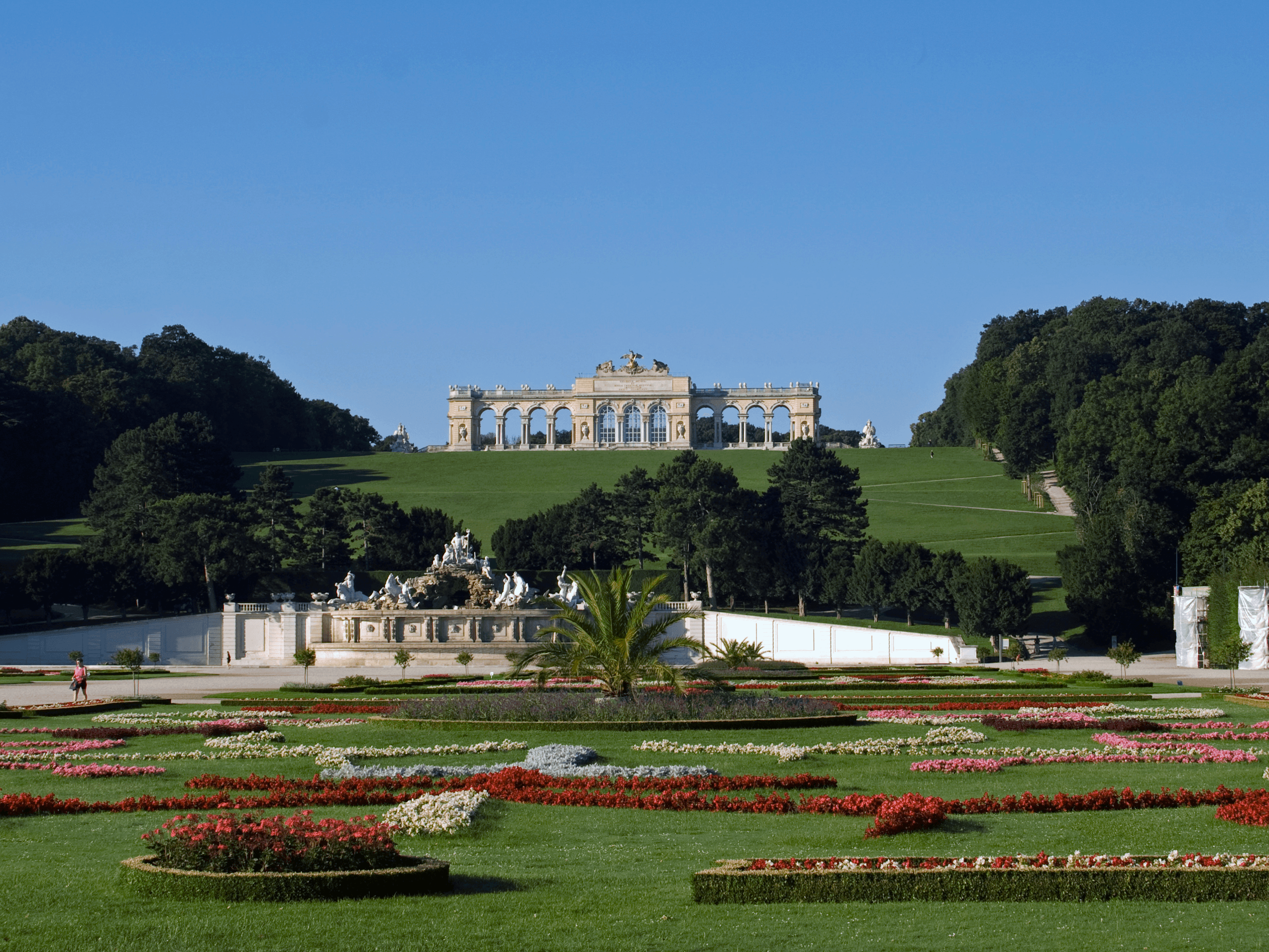 Gloriette und Gartenanlage bei Schönbrunn
