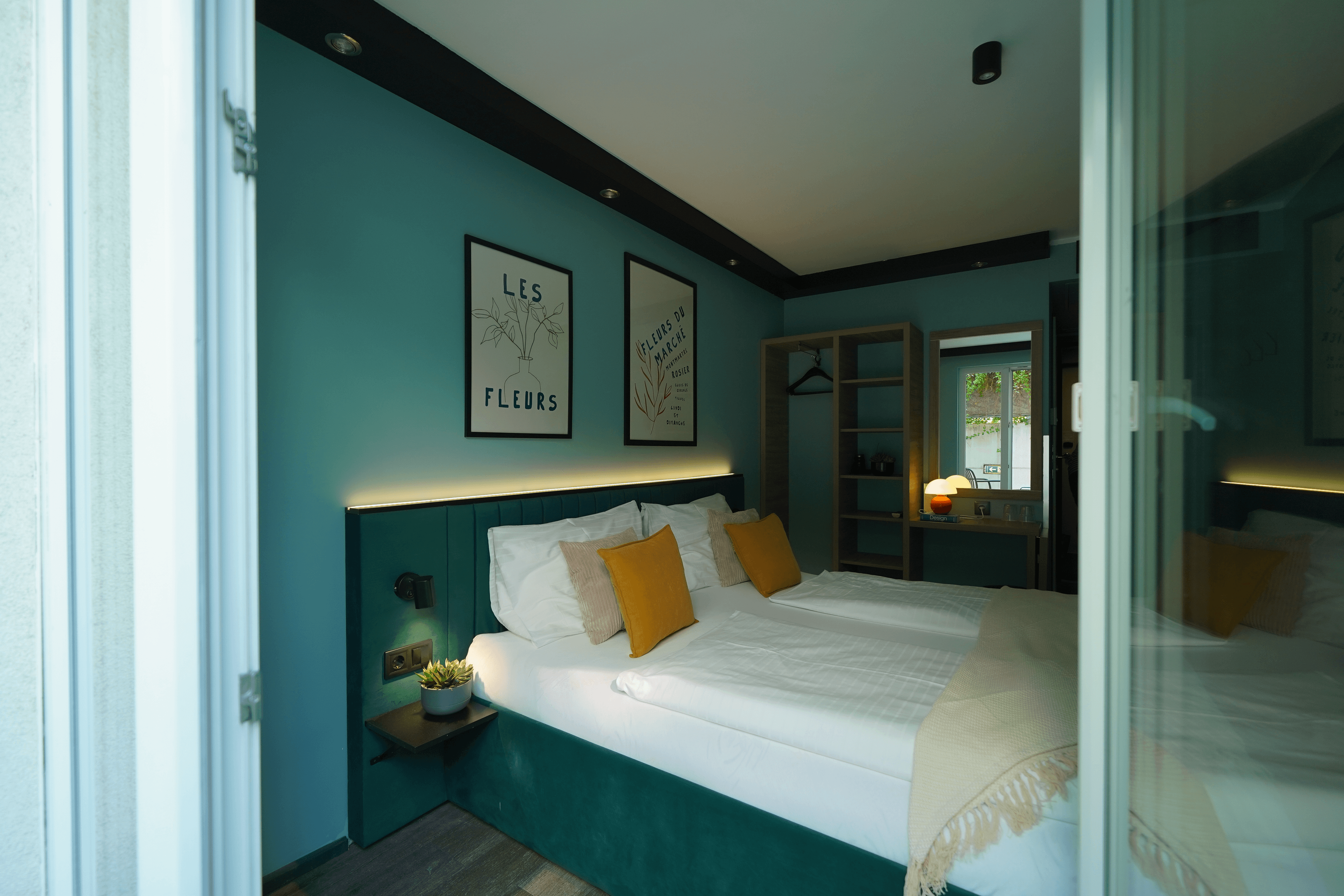 Additional view of the double room with terrace at Hotel BEE GREEN Schönbrunn