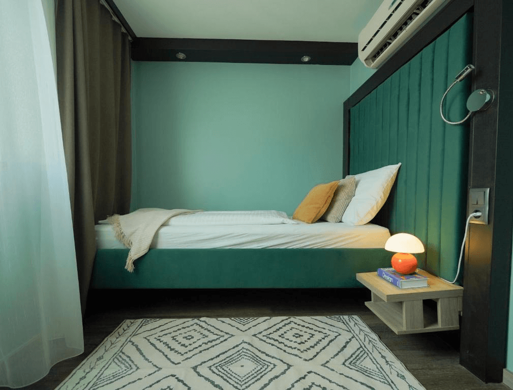 Single room with bed at Hotel BEE GREEN Schönbrunn